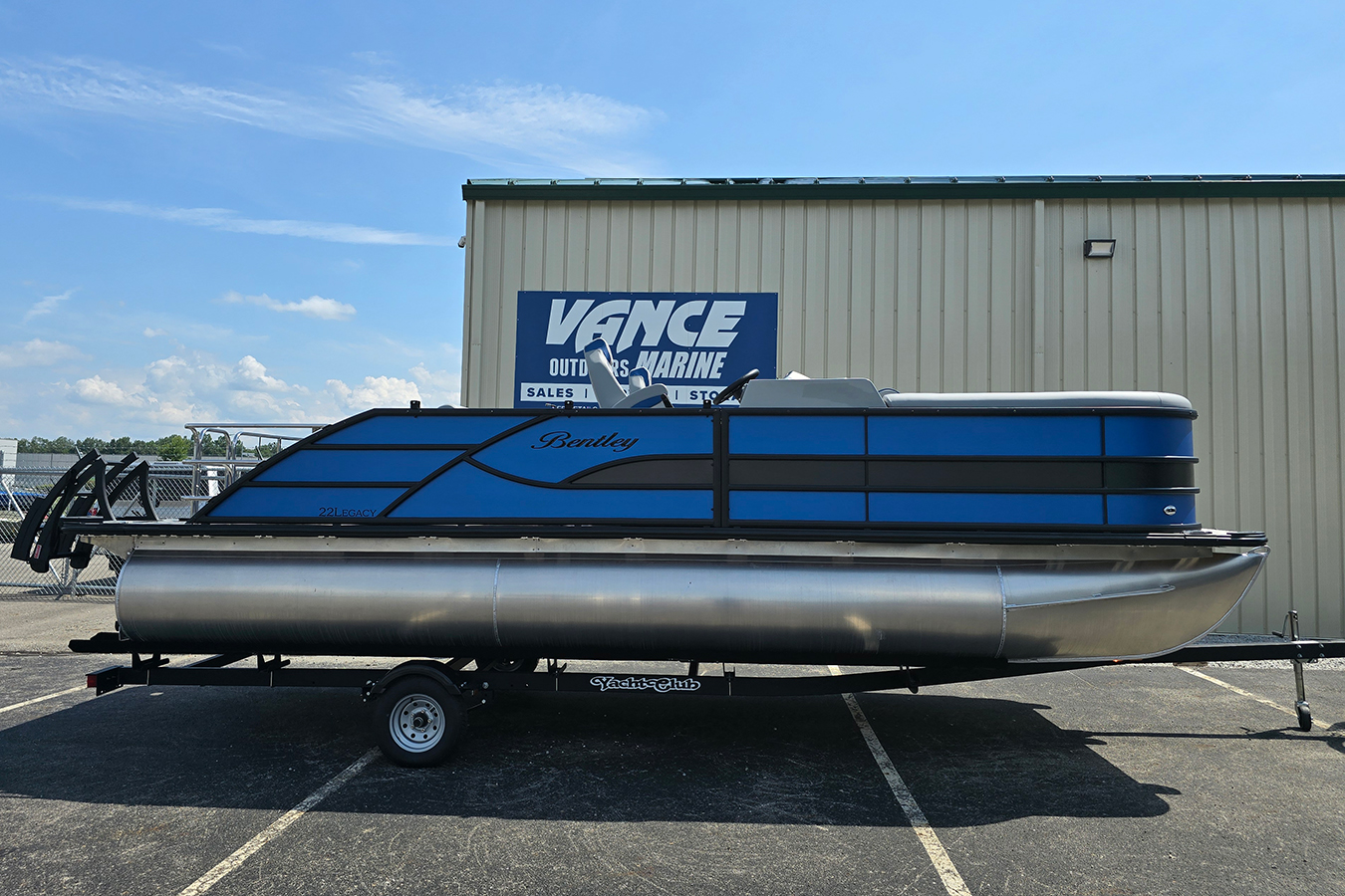 Bentley 2026 Legacy 223 Swingback with Mercury 150 L 4S