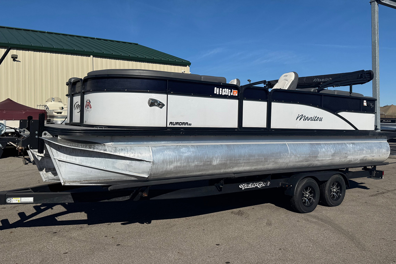 Manitou 2022 Aurora LE VP 23 with Mercury 150 L Pro XS